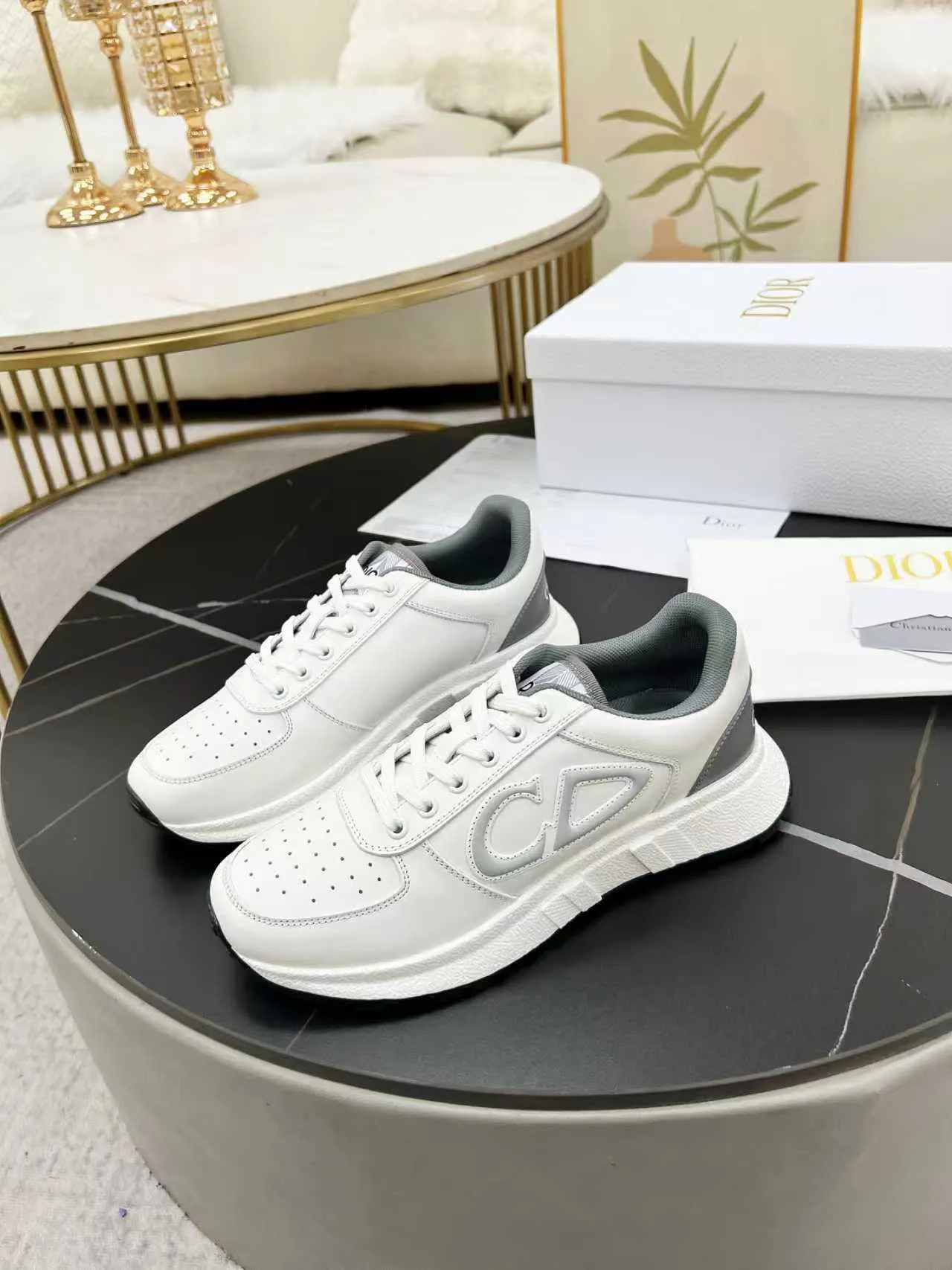 [Dior Dior] P: 640💰Couple model Size: Female: 35-40 (41 customized), male 39-44. (45 customized) 2025 Dior Dior autumn and winter new products🌹Fashion and trends coexist. Imported cowhide is customized one to one. Fabric; cowhide. Lining: Breathable mesh. Outsole: TPU.